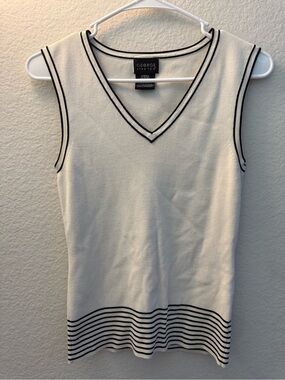 George Stretch White Sleeveless V-Neck Knit Top with Black Trim Size Small (4/6)